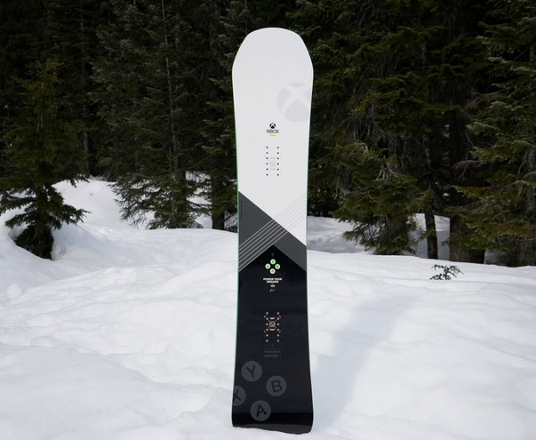 Random: Phil Spencer gaat deze winter de piste op met zijn Xbox Snowboard 1