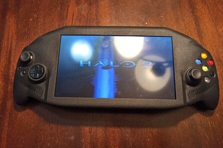 Xbox Fan Creates Incredible Handheld That Plays All OG Games Natively 1