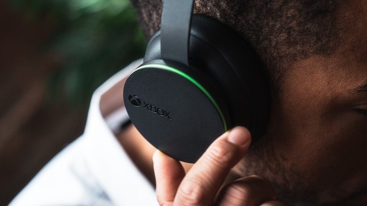 The New Xbox Wireless Headset Allows You To Pair Your Phone And Xbox At