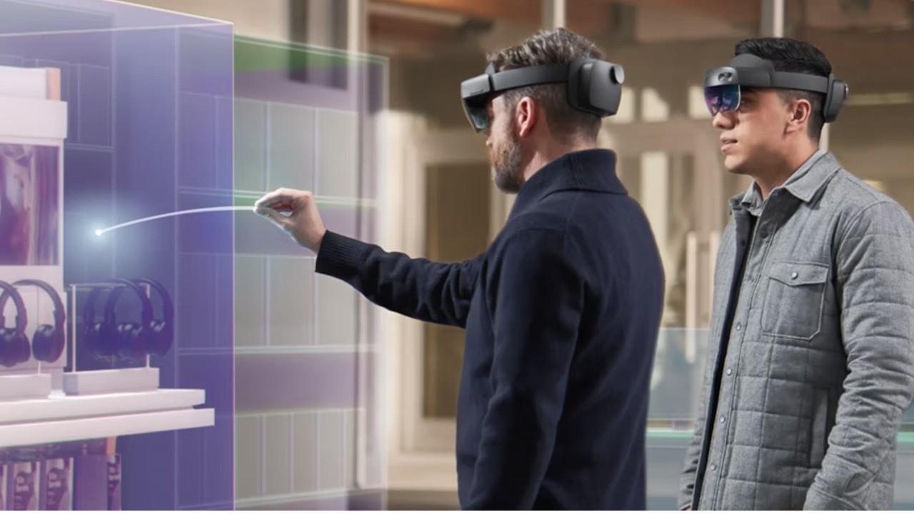 Microsoft To Stop Selling HoloLens Headsets, Public Security Updates To End In 2027