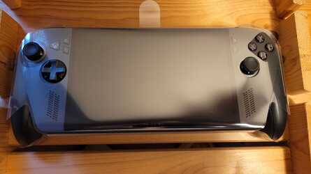 A Quick Look At What It's Like To Unbox The ROG Xbox Ally X 5