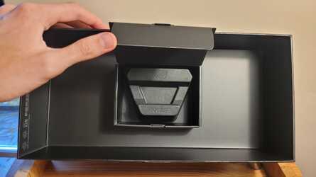 A Quick Look At What It's Like To Unbox The ROG Xbox Ally X 7