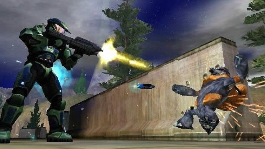 Who publically unveiled Halo: Combat Evolved in 1999?