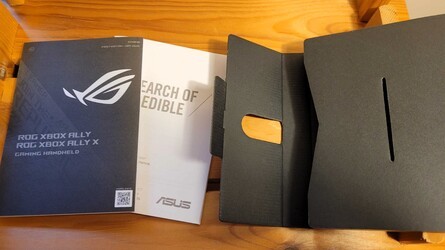 A Quick Look At What It's Like To Unbox The ROG Xbox Ally X 6